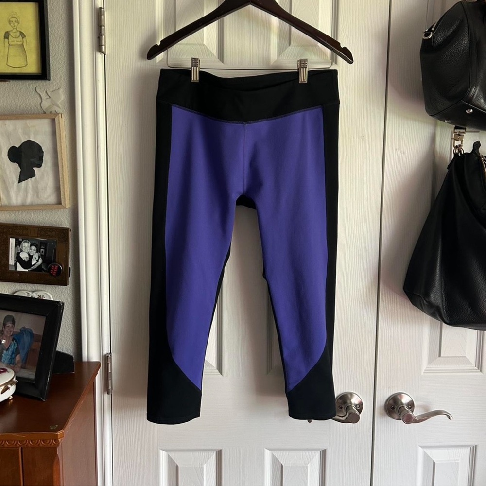 Fabletics black & purple panel capri cropped sydney leggings